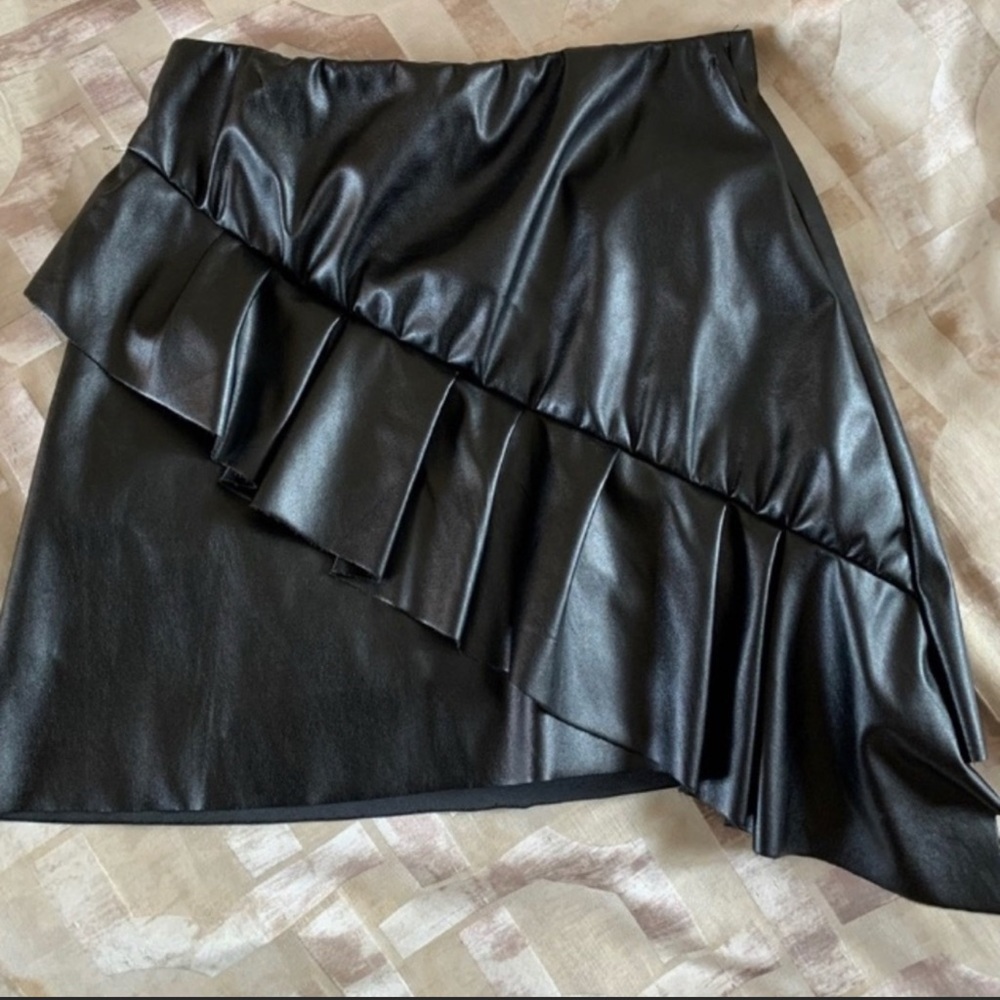 NWOT AQUA LEATHER SKIRT FOR GIRLS. BRAND NEW WITHOUT TAG WITH RUFFLE DETAIL